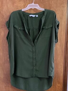 Great Northwest Clothing Company Olive Green Button-Front Blouse